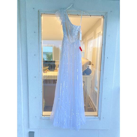 Mac Duggal 5565 Sequin Flutter Sleeve One Shoulder A Line White Gown 0 - Picture 4 of 9